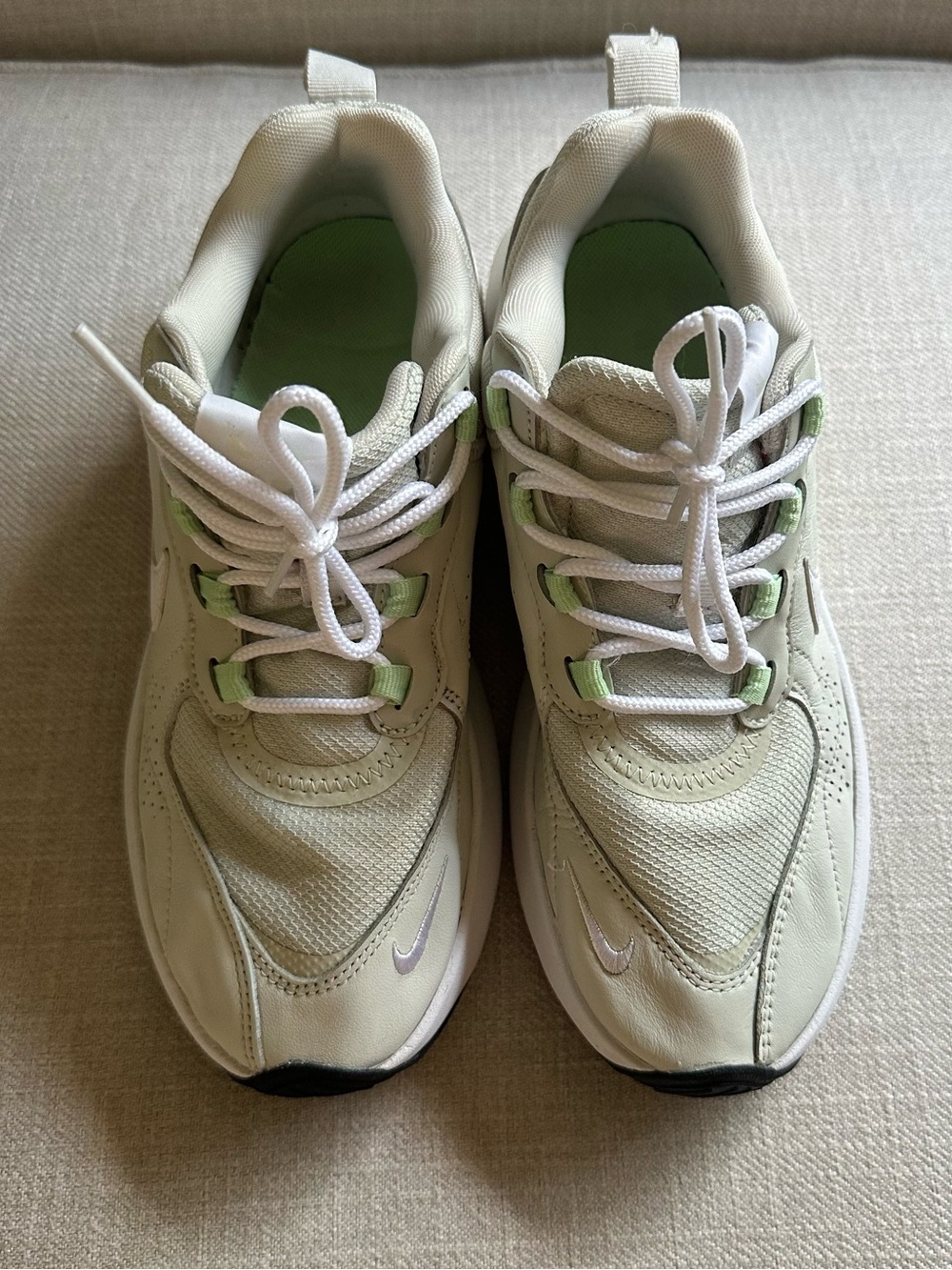 Nike Air Max Verona Sneakers Spruce Aura colors/Mint Green size 7.5
